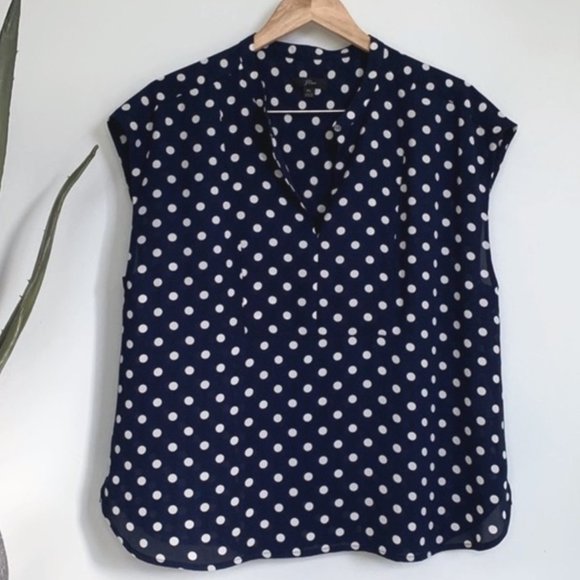 J. Crew Drapey cap-sleeve top in polka dot Navy and White L NWT - Picture 3 of 12